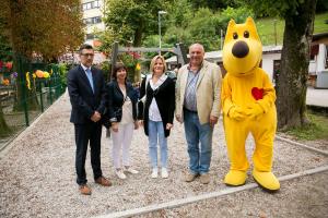 Z leve Ivica Vulić ravnateljica Vrtca Idrija Nadja Brence ravnateljica OŠ Idrija Ivica Vončina in župan Bojan Sever 